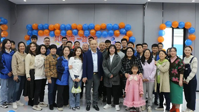 風(fēng)雨同舟 一路安客