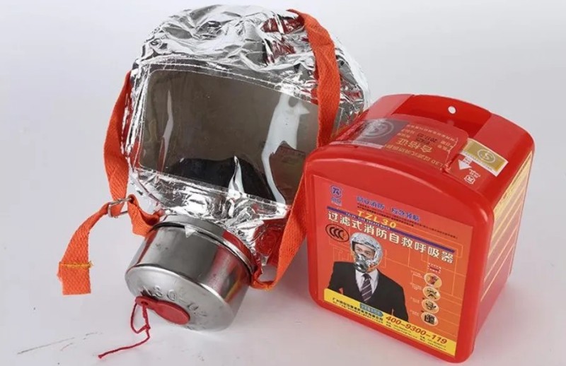 消防員點火測試當(dāng)場打臉！過濾式消防自救呼吸器被輕松燒穿