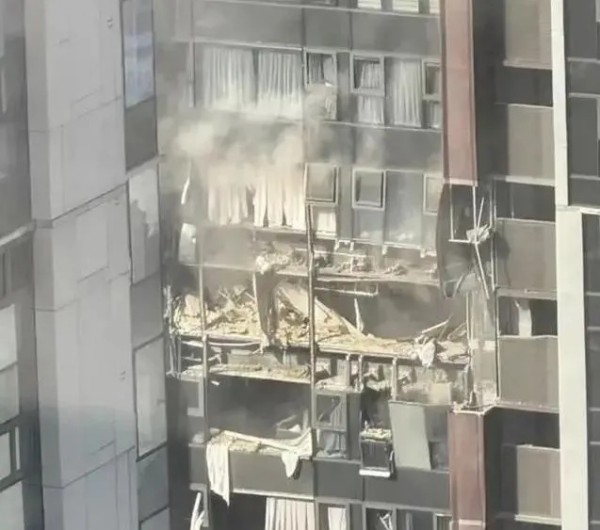 突發(fā)！深圳一住宅樓發(fā)生爆炸，目擊者：有人從樓上墜落